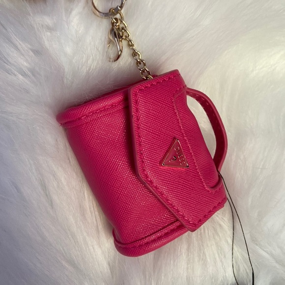 New GUESS Keychain - Picture 2 of 6